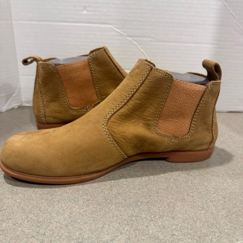 Kodiak Women’s Chelsea Low-Rider Tan Suede Ankle Boots